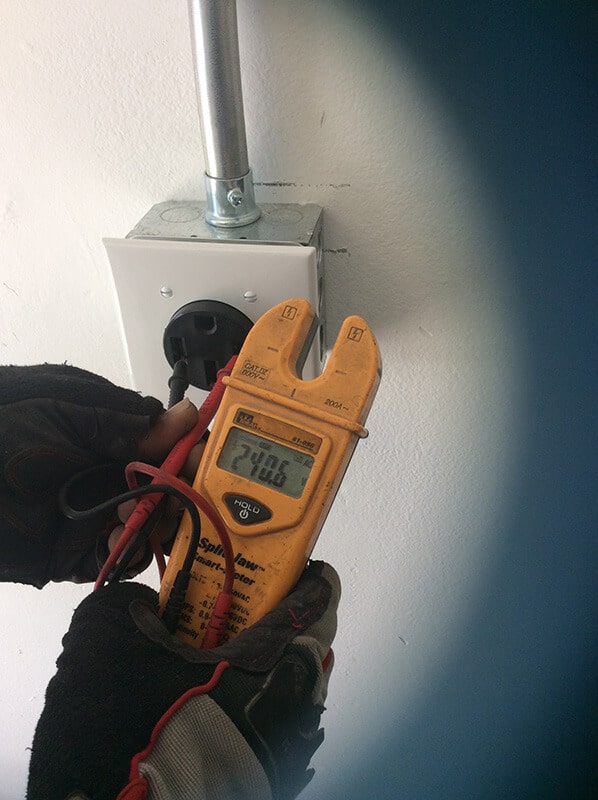 How to Test a 240V Circuit