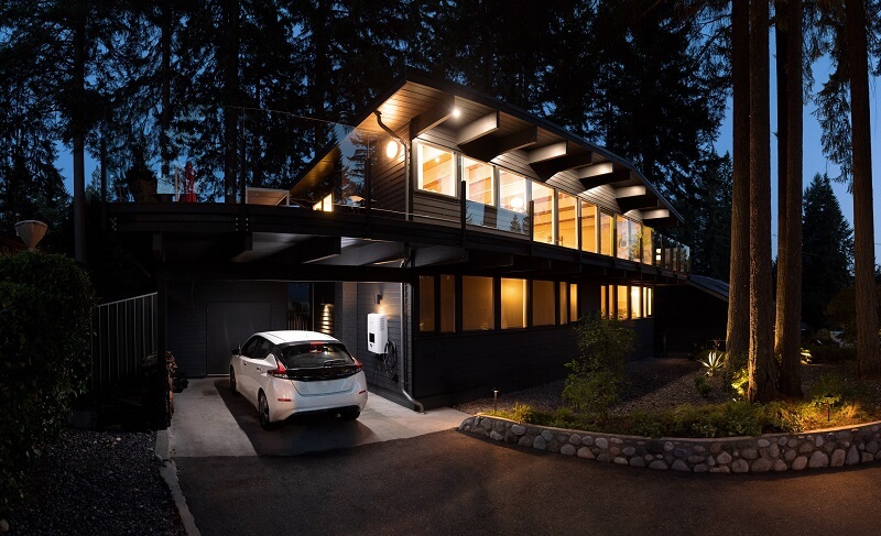 charging nissan leaf at home at night